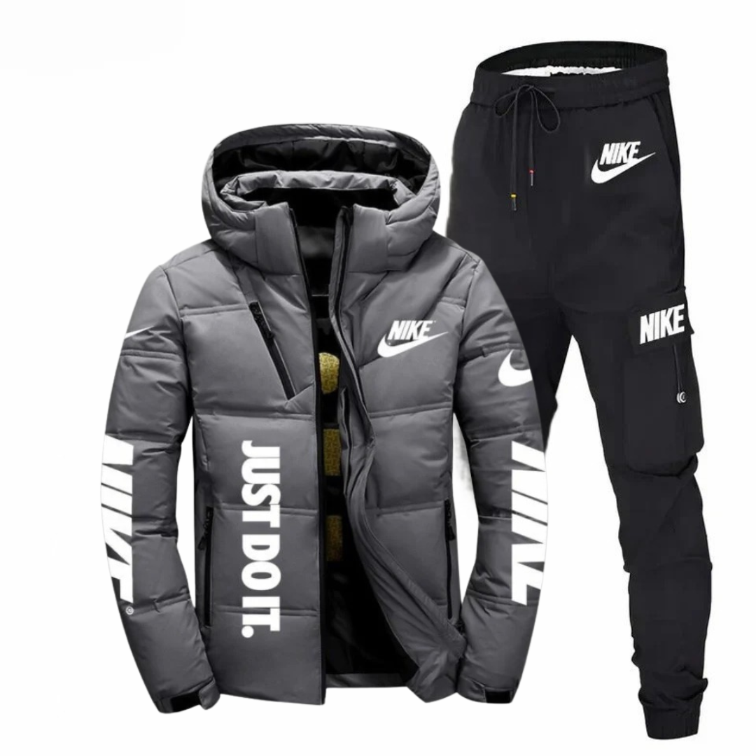 Pantaloni della tuta Nike e giacca invernale di lusso