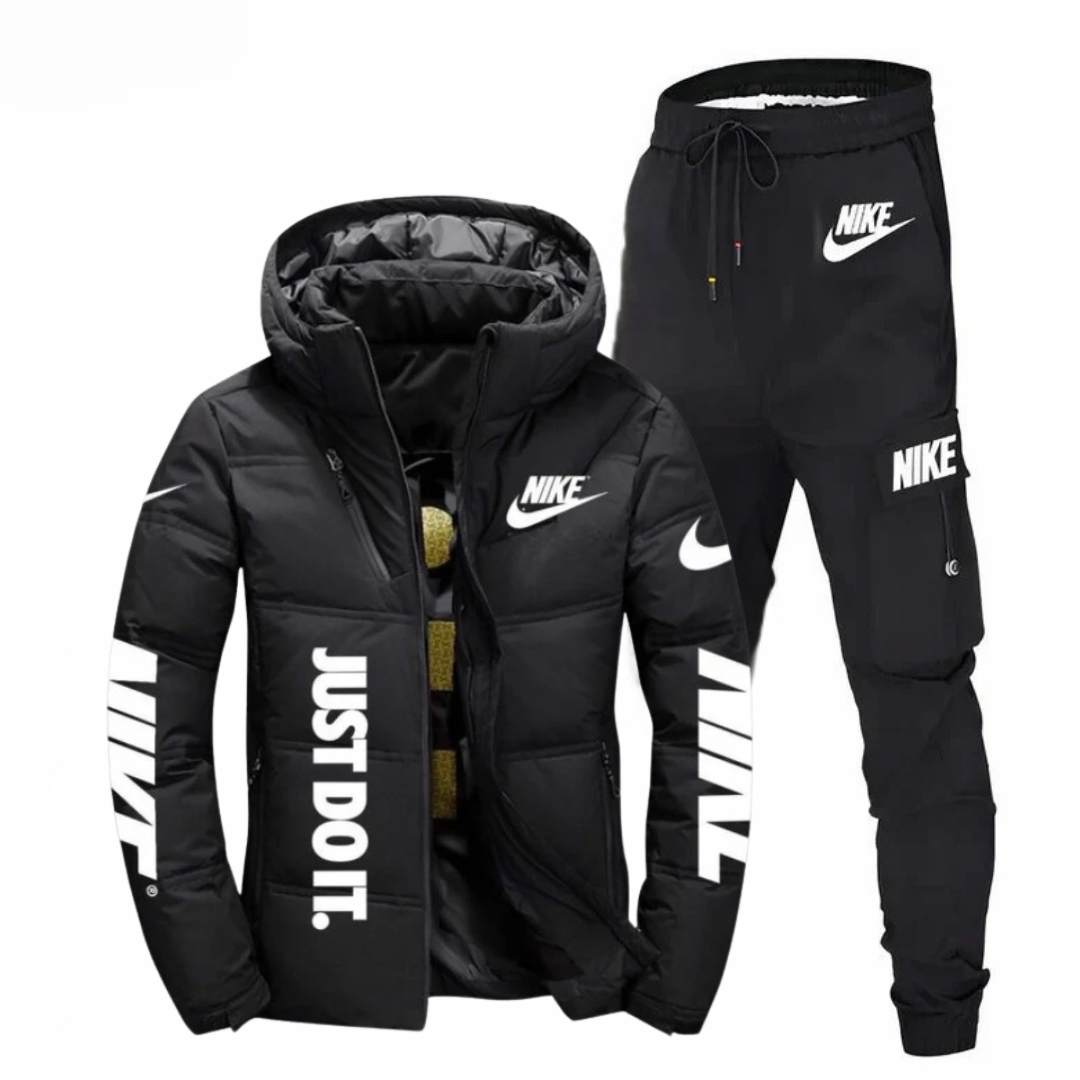 Pantaloni della tuta Nike e giacca invernale di lusso