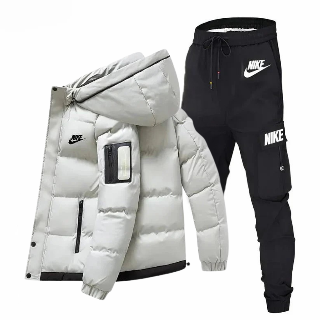 Pantaloni della tuta Nike e giacca invernale